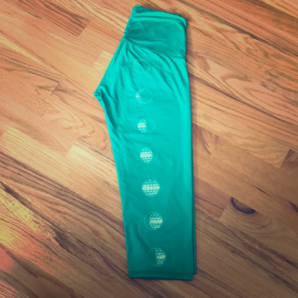 Teeki green capris yoga pants